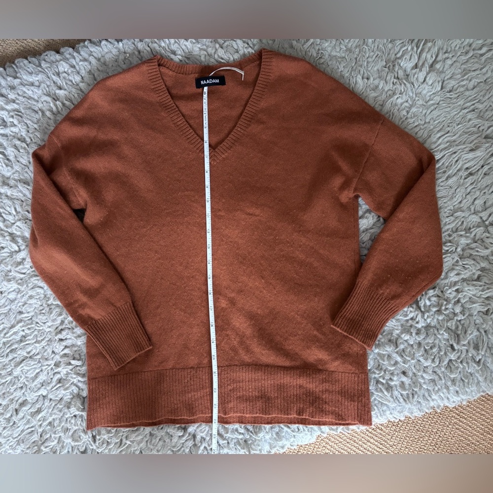 NAADAM Women's V-Neck Sweater in Rust/burnt orange